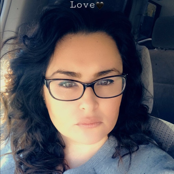 Meet your Posher, Cristina - Picture 1 of 1